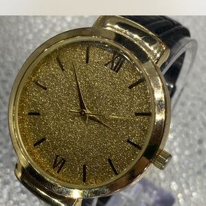 Gold Classic ^^^   Wristwatch ^^^ Roman Numerals’s ^^^